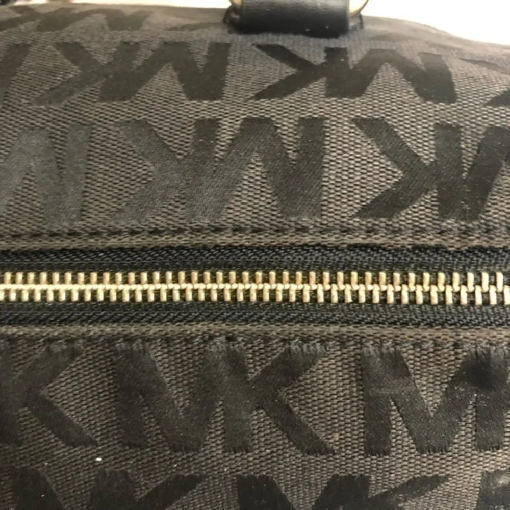 Michael kors black signature mk barrel bag